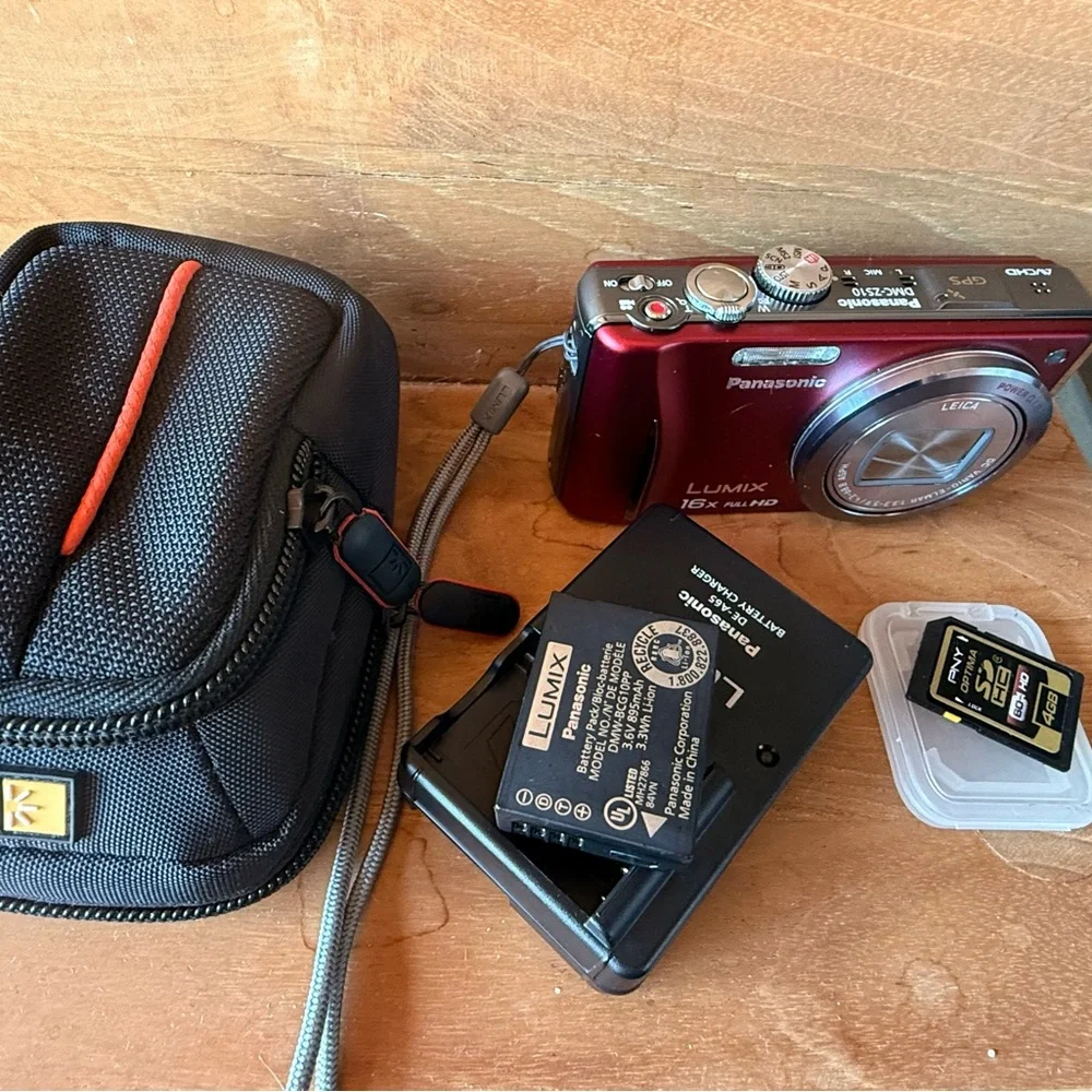 Excellent Condition: Panasonic Lumix digital camera with all accessories